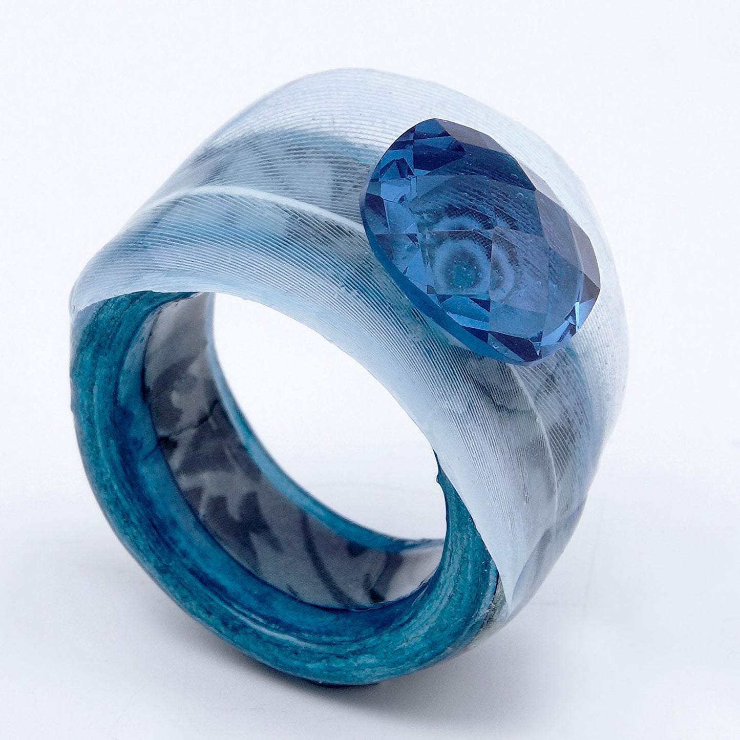 anillo de papel BLUE_FEATHER y piedras semipreciosas. marca papyrus world. #anillodepapel #anilloshechosconpapel #anilloselaboradosconpapel #anillosdepapel #anillodepapelreciclado #madridsecreto